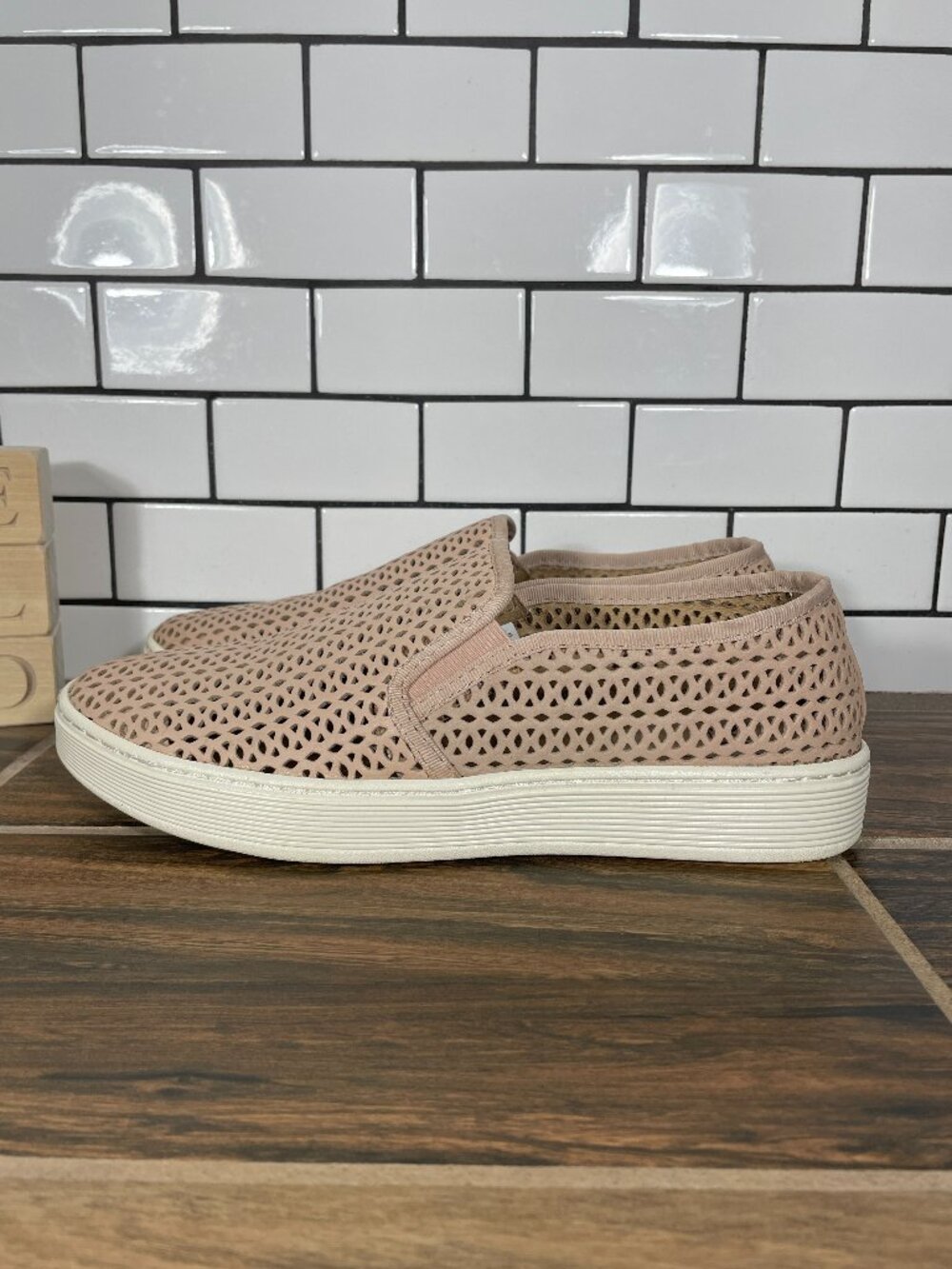 Sofft Somers II Shoes Womens Size 9.5 Blush Cutout Leather Lightweight Slip On